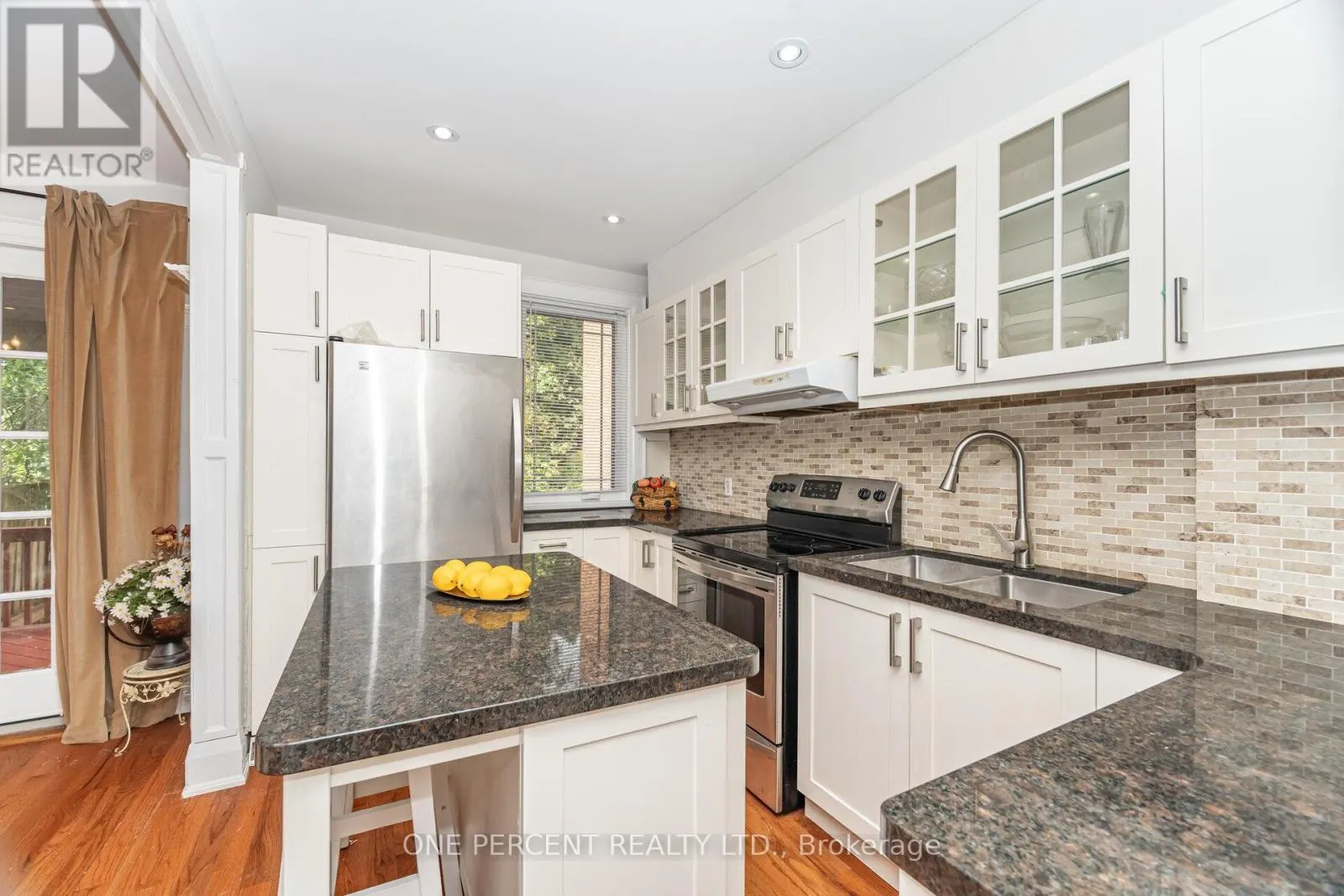 226 BROADWAY AVENUE