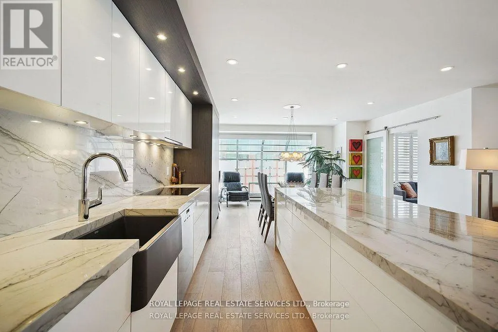 601 - 480 QUEENS QUAY W