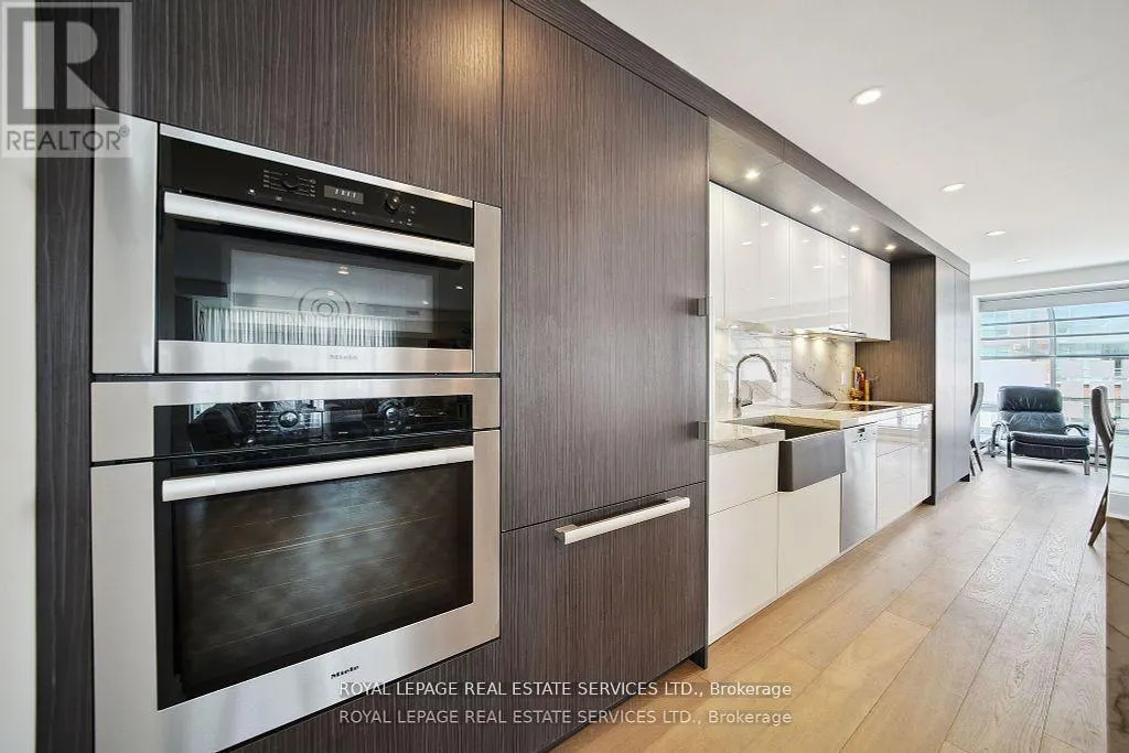 601 - 480 QUEENS QUAY W