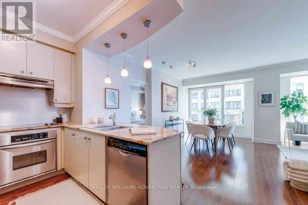 802 - 20 SCRIVENER SQUARE