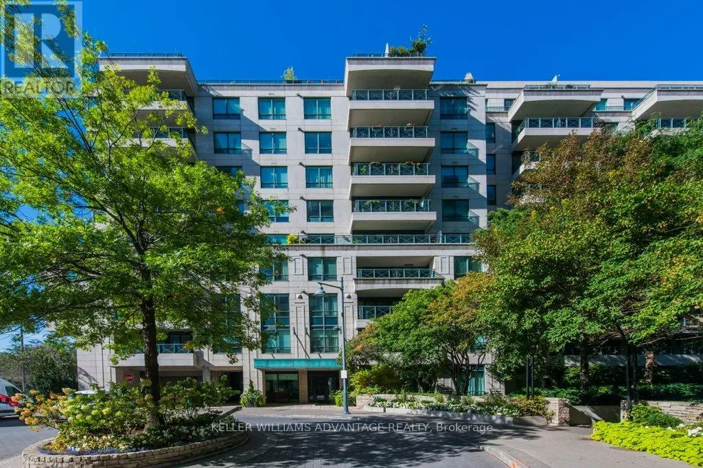 802 - 20 SCRIVENER SQUARE
