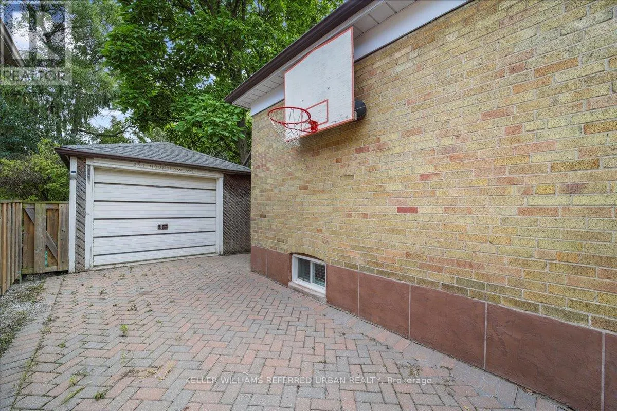 371 HOUNSLOW AVENUE