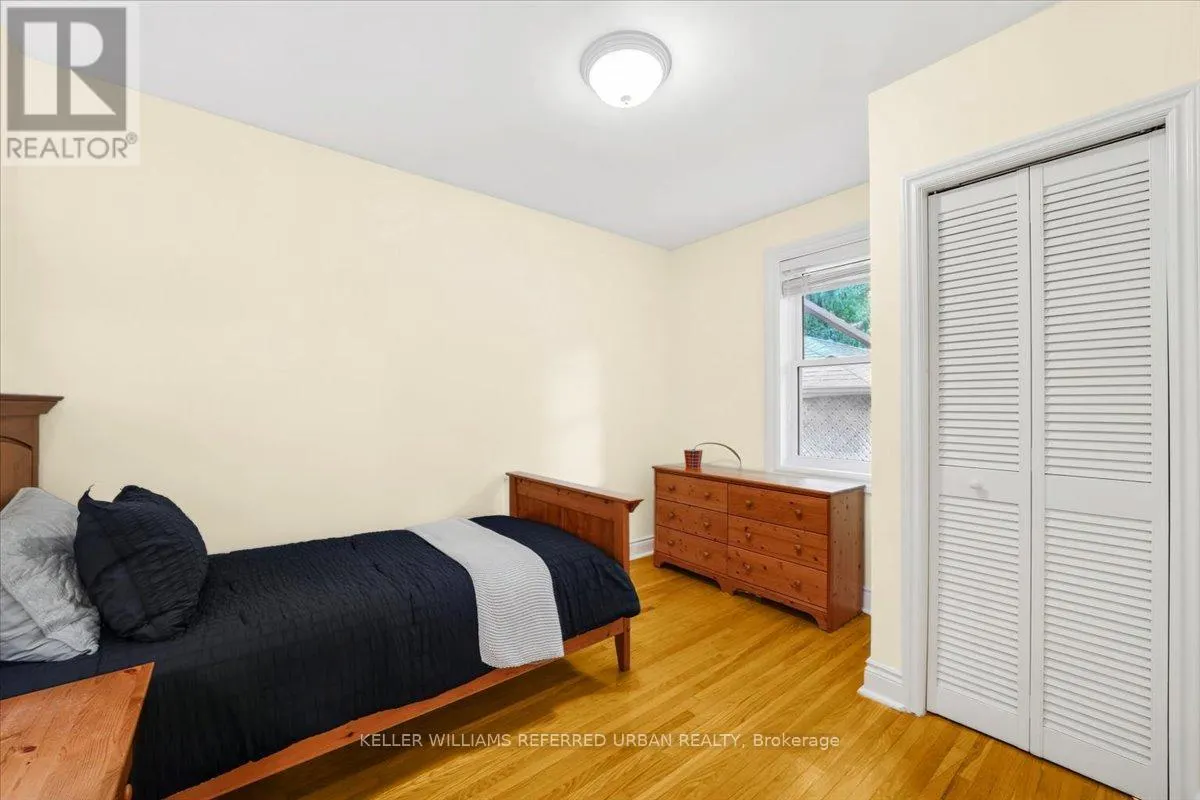 371 HOUNSLOW AVENUE