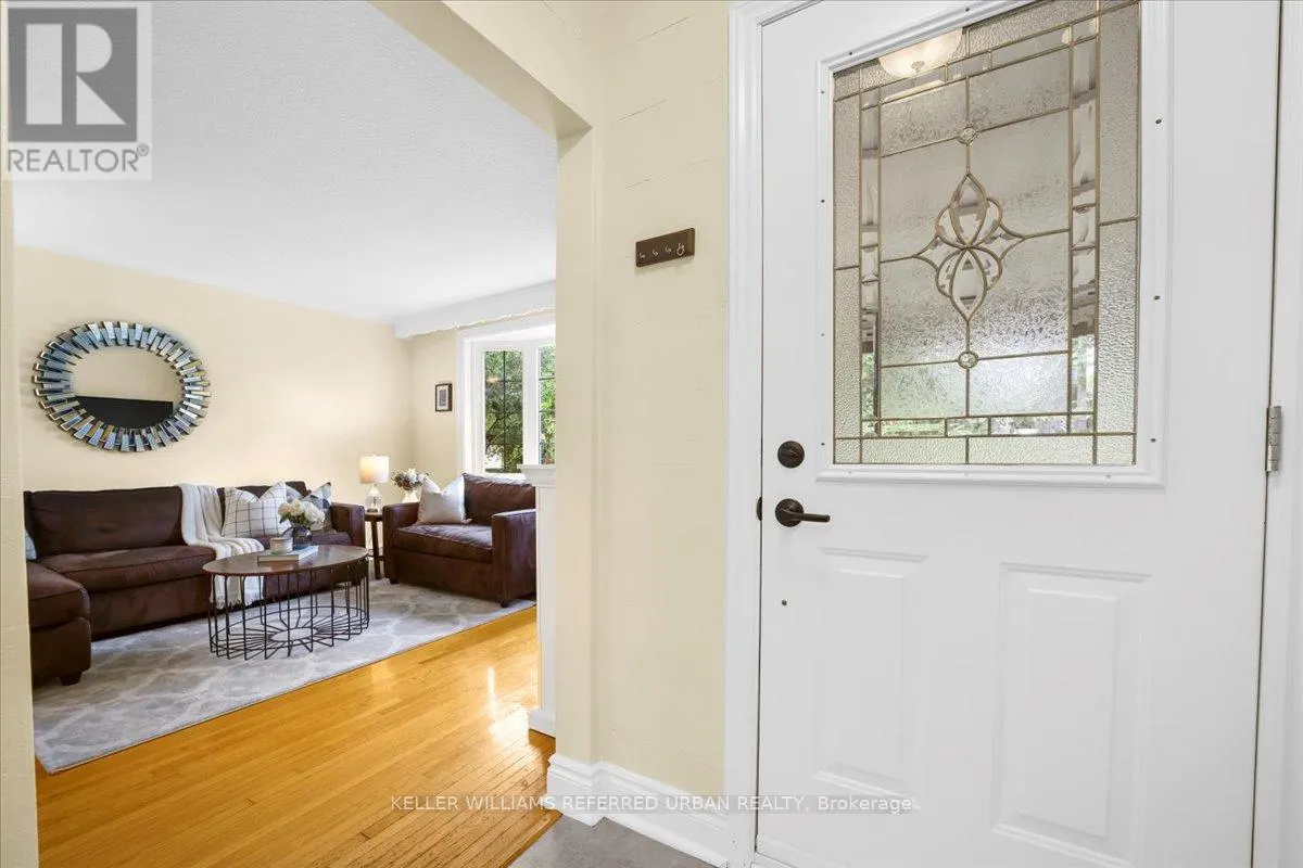 371 HOUNSLOW AVENUE