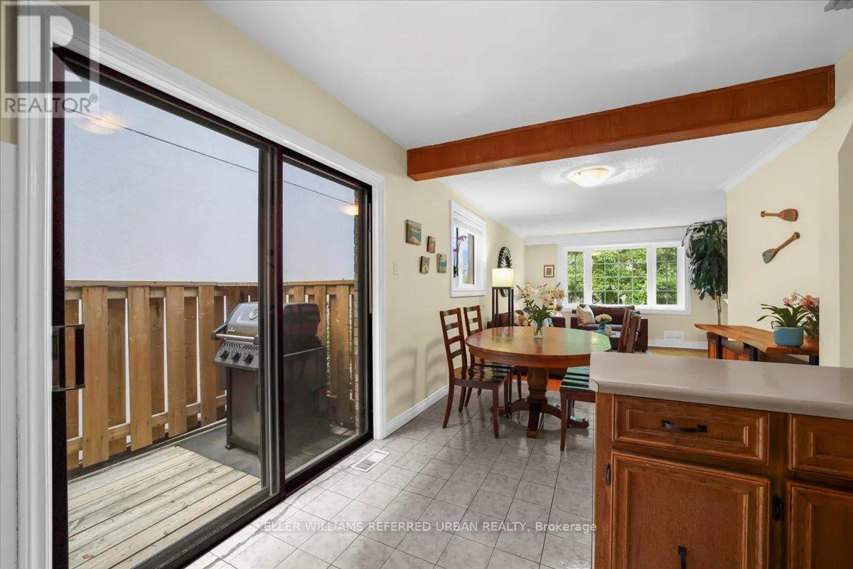 371 HOUNSLOW AVENUE