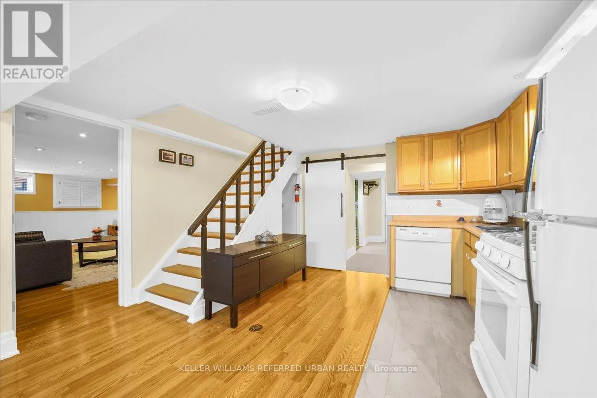 371 HOUNSLOW AVENUE