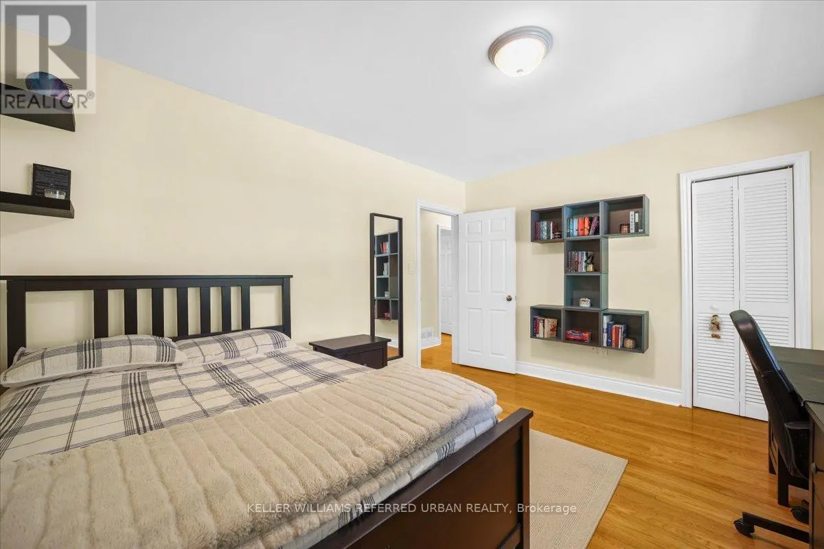 371 HOUNSLOW AVENUE