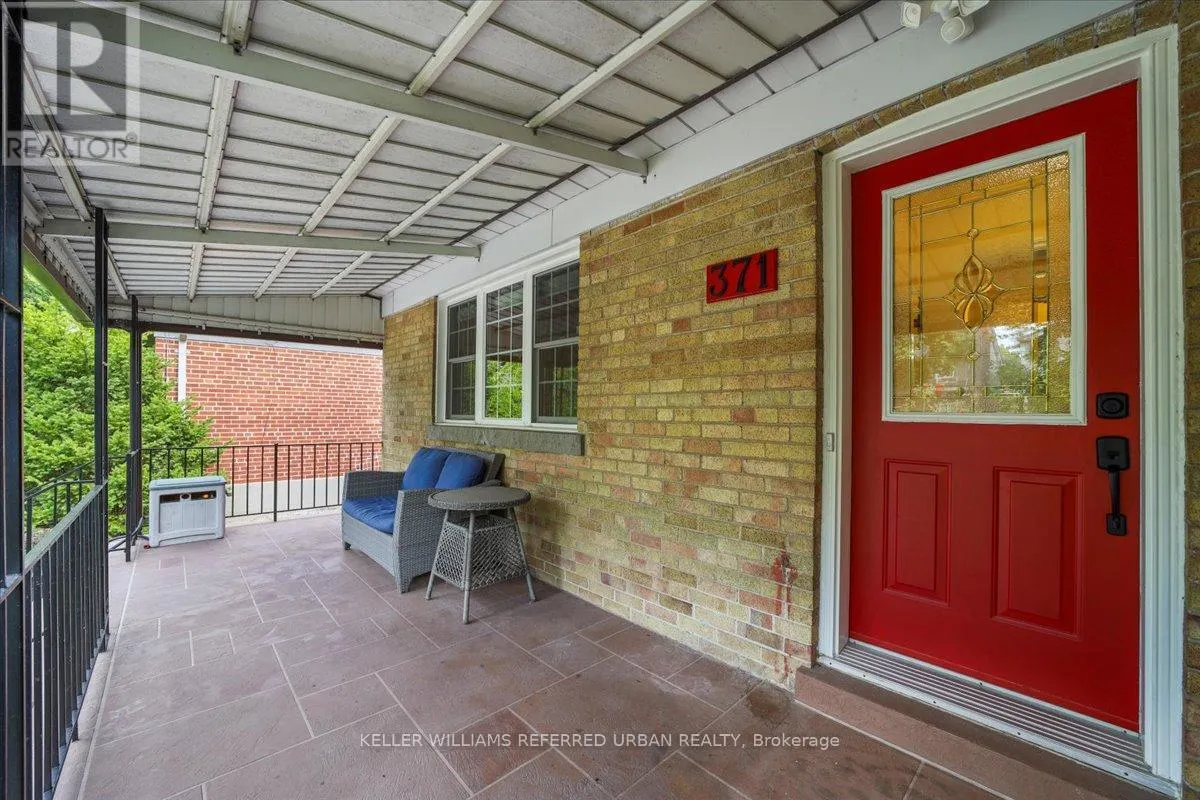 371 HOUNSLOW AVENUE