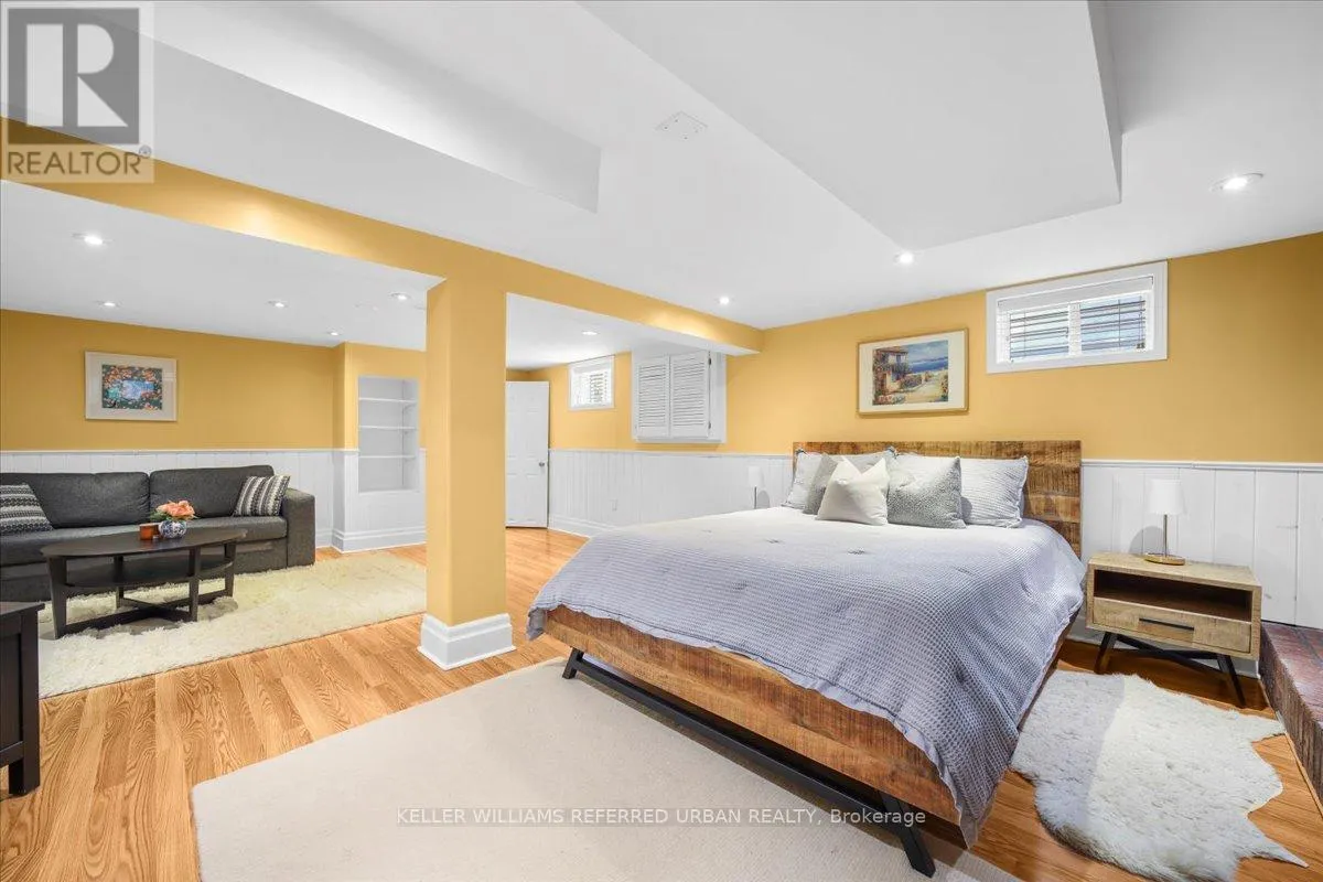 371 HOUNSLOW AVENUE