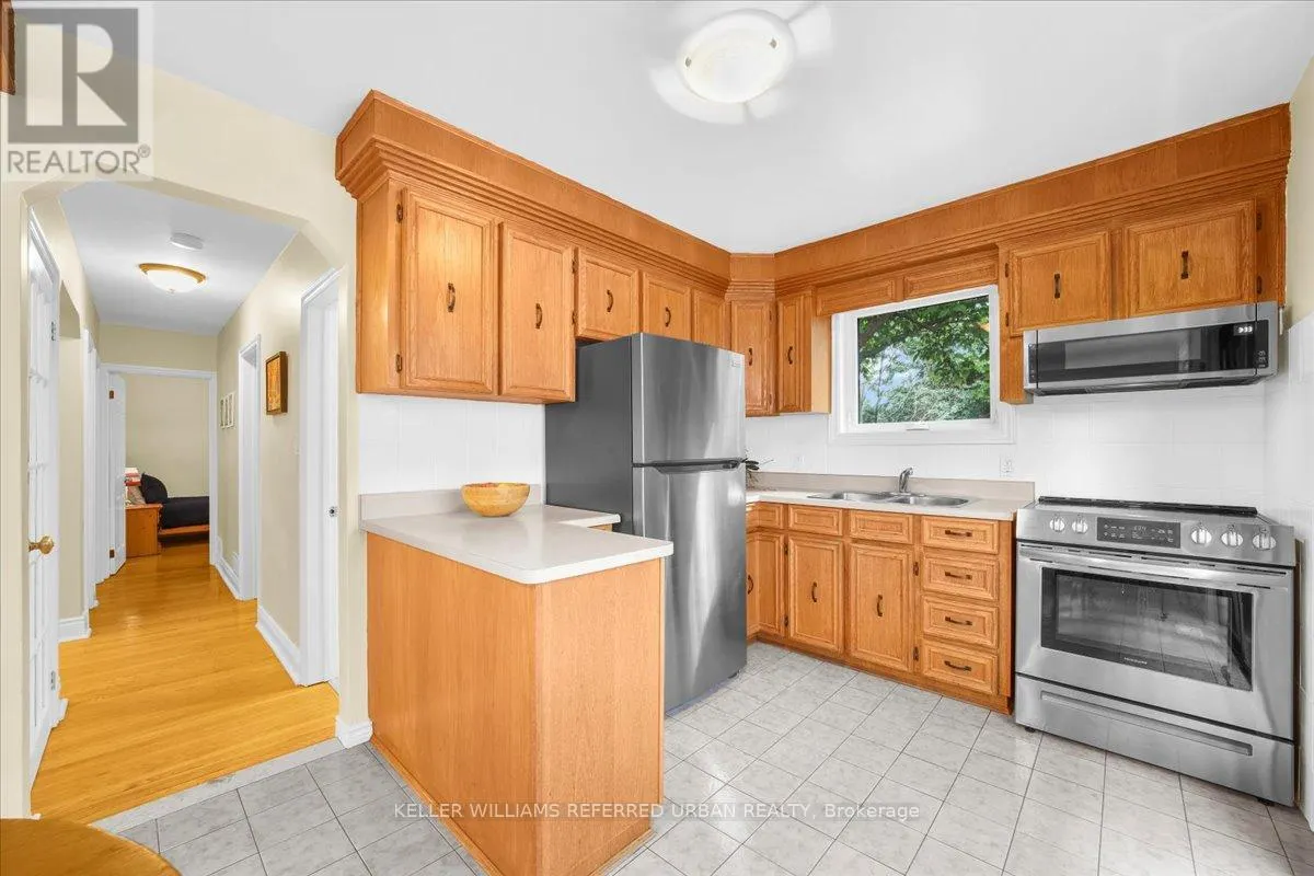 371 HOUNSLOW AVENUE
