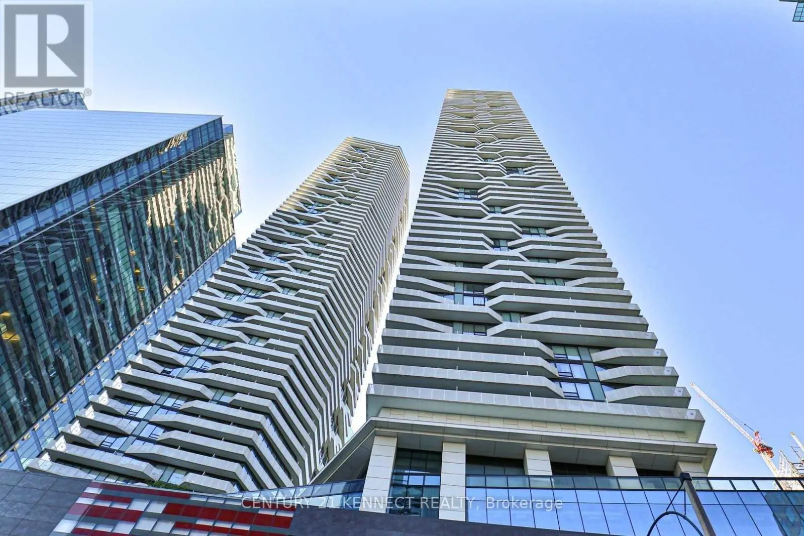 3811 - 88 HARBOUR STREET