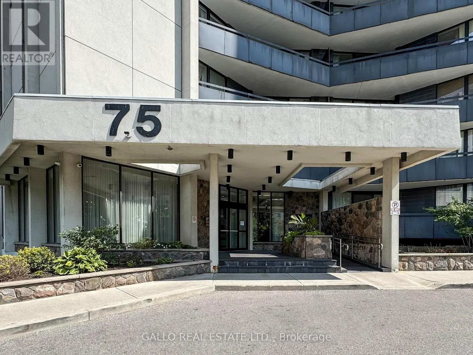 404 - 75 GRAYDON HALL DRIVE