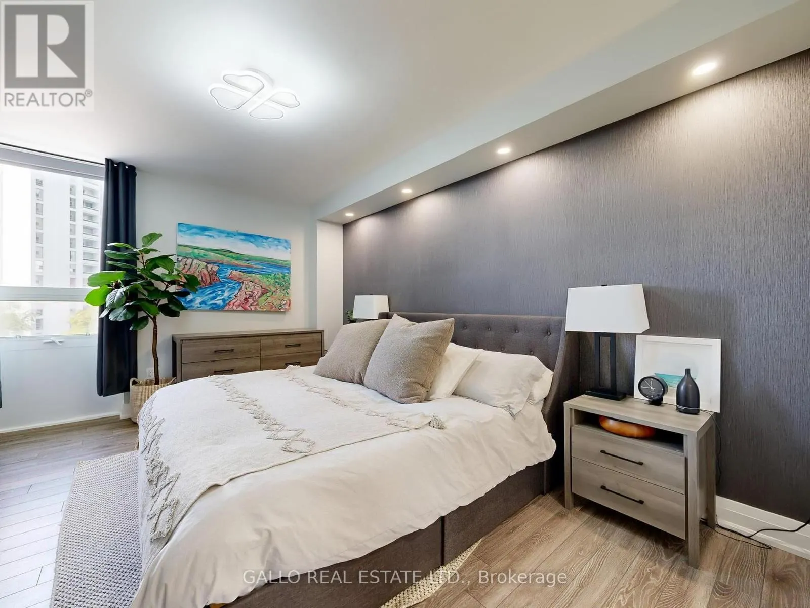 404 - 75 GRAYDON HALL DRIVE