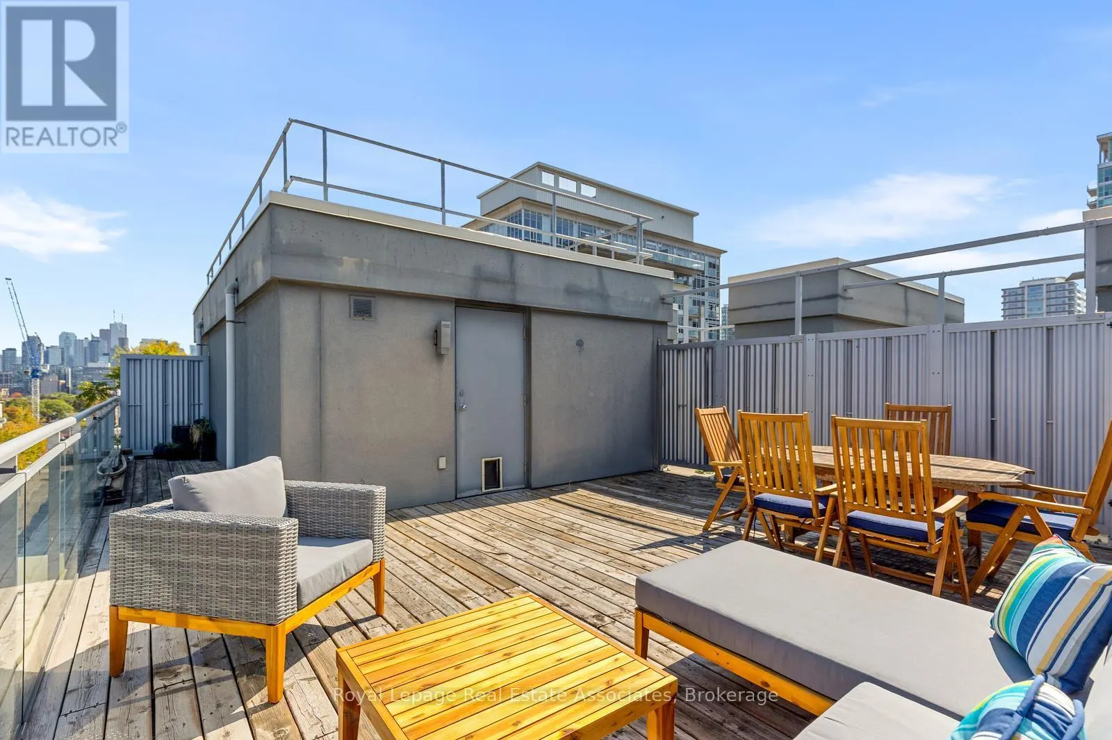 826 - 1029 KING STREET W