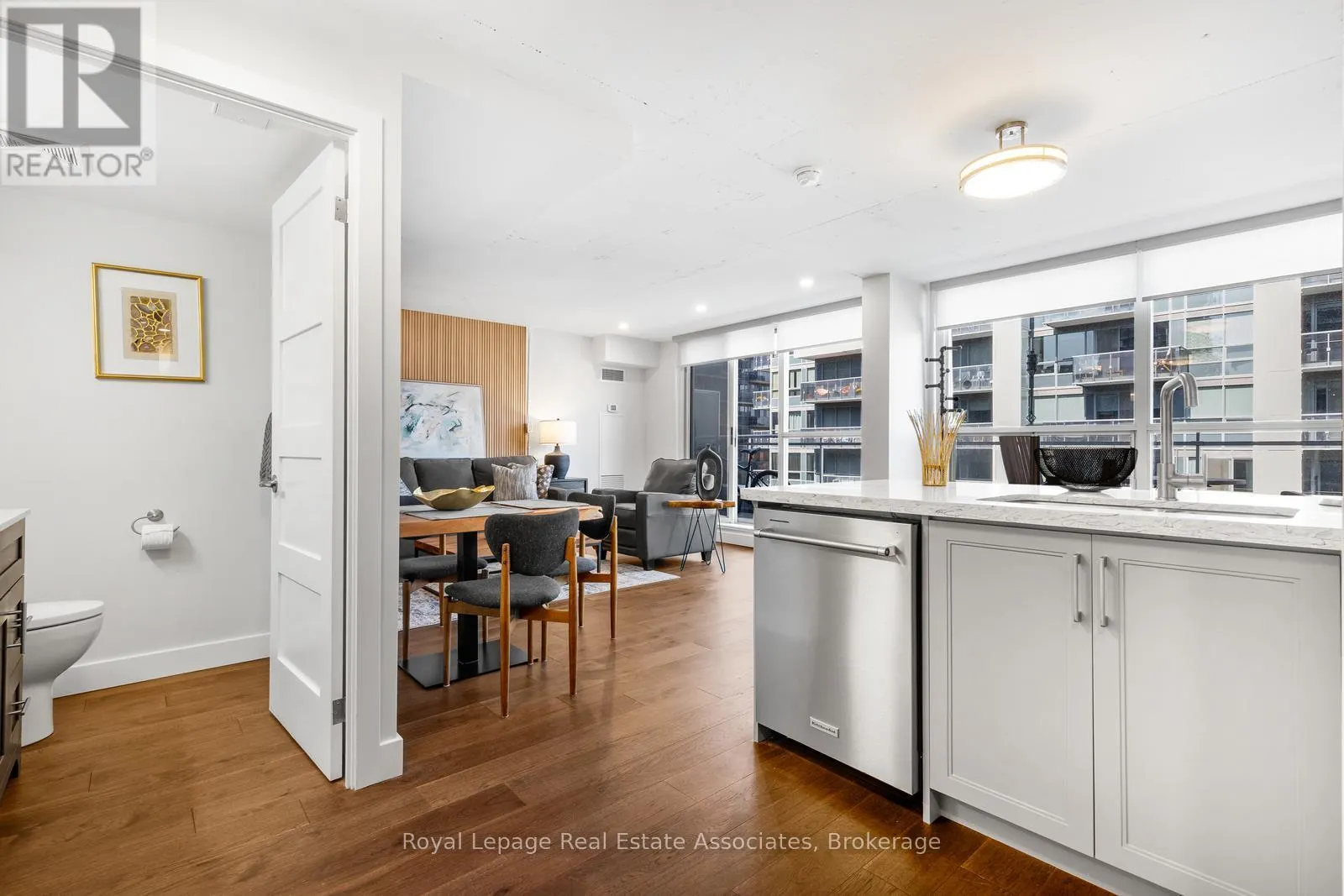 826 - 1029 KING STREET W