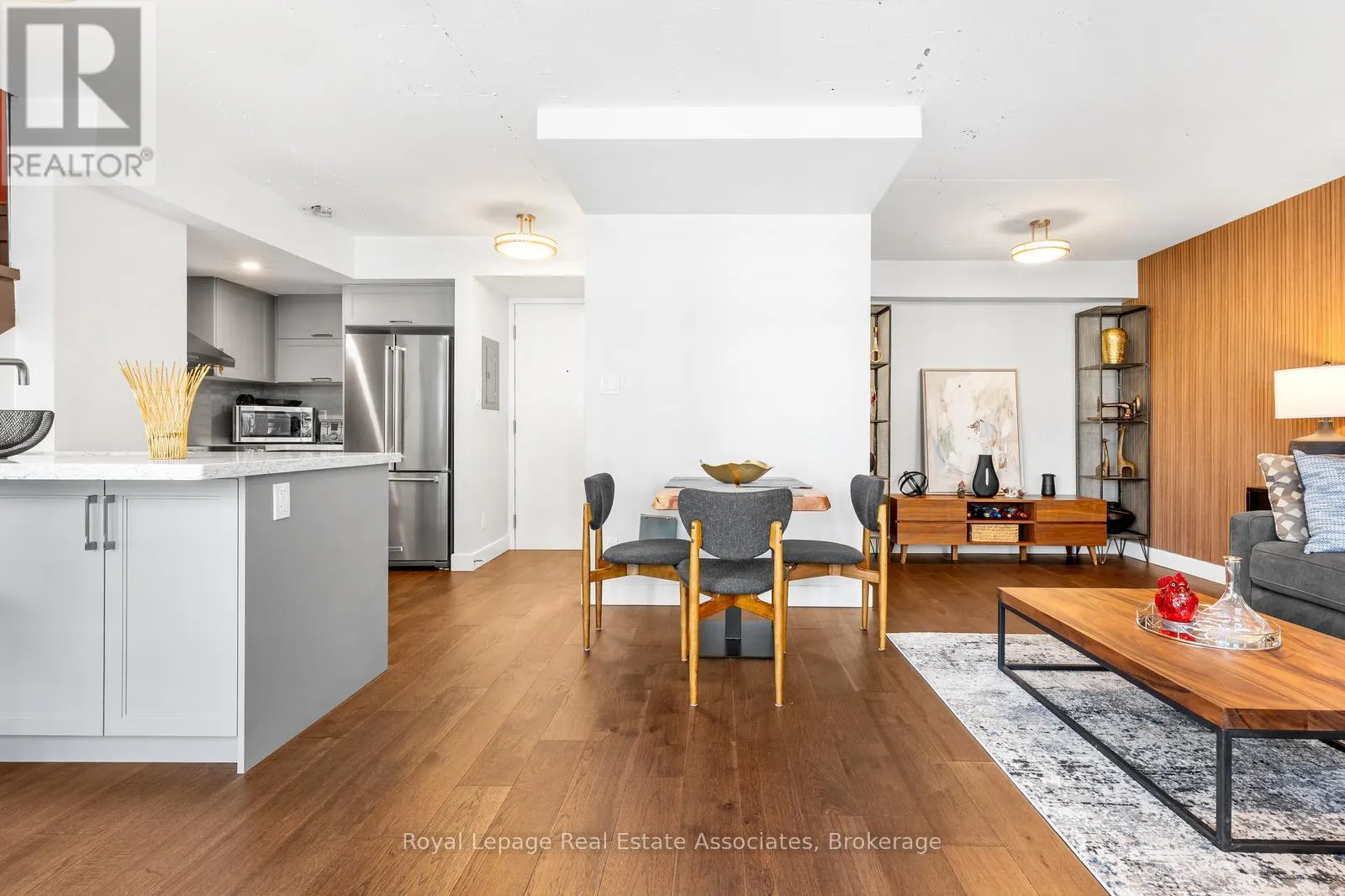 826 - 1029 KING STREET W