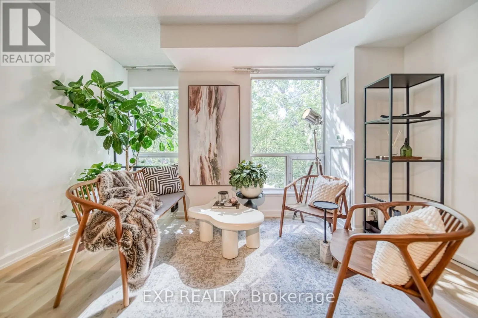 M10 - 350 WELLINGTON STREET W
