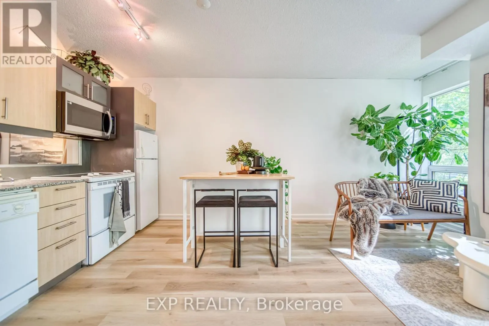 M10 - 350 WELLINGTON STREET W