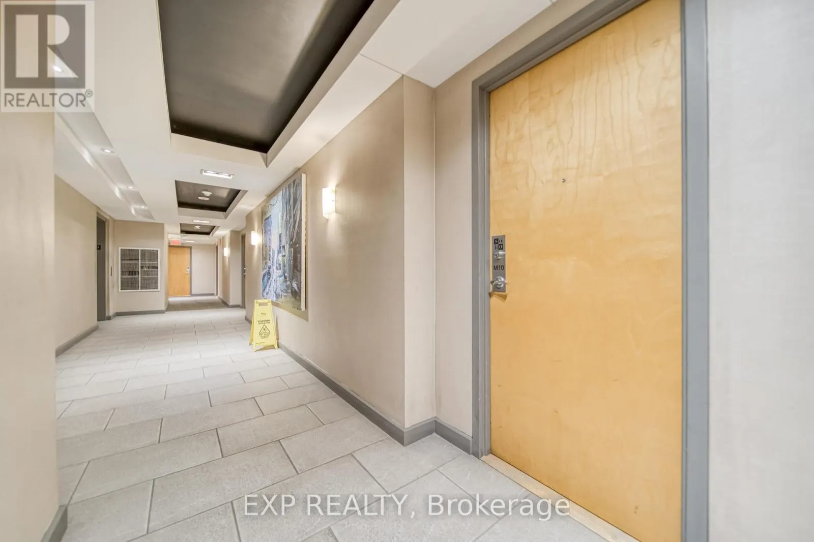 M10 - 350 WELLINGTON STREET W