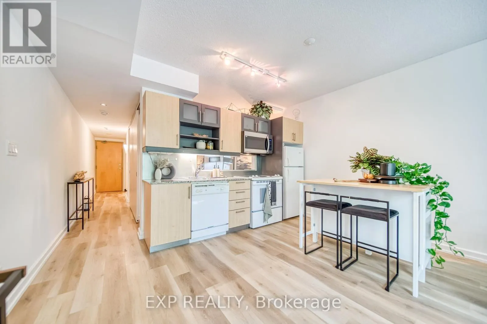 M10 - 350 WELLINGTON STREET W