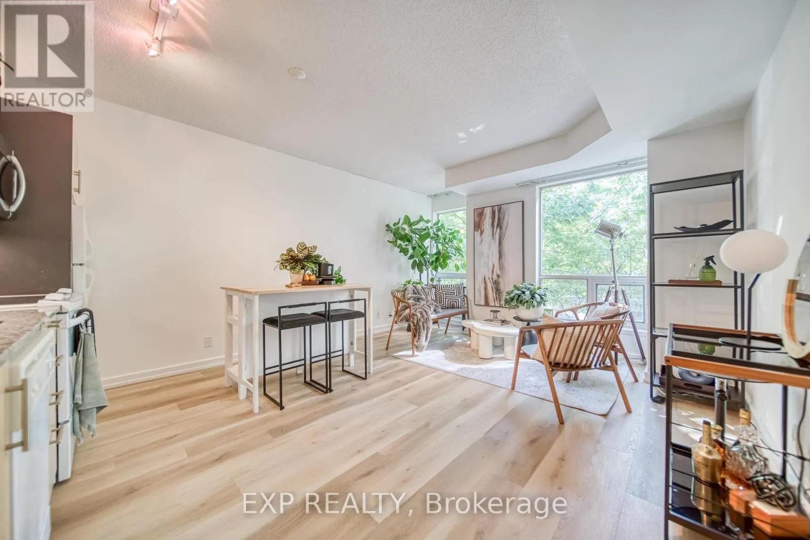 M10 - 350 WELLINGTON STREET W