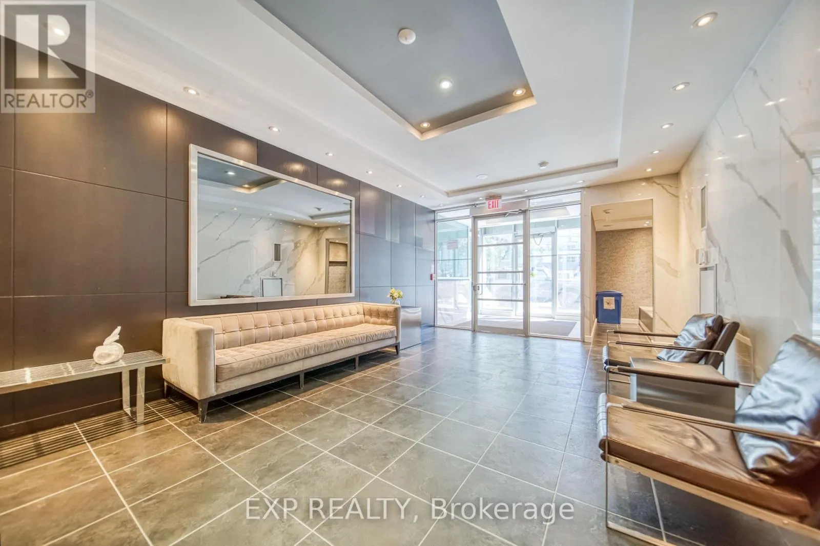 M10 - 350 WELLINGTON STREET W