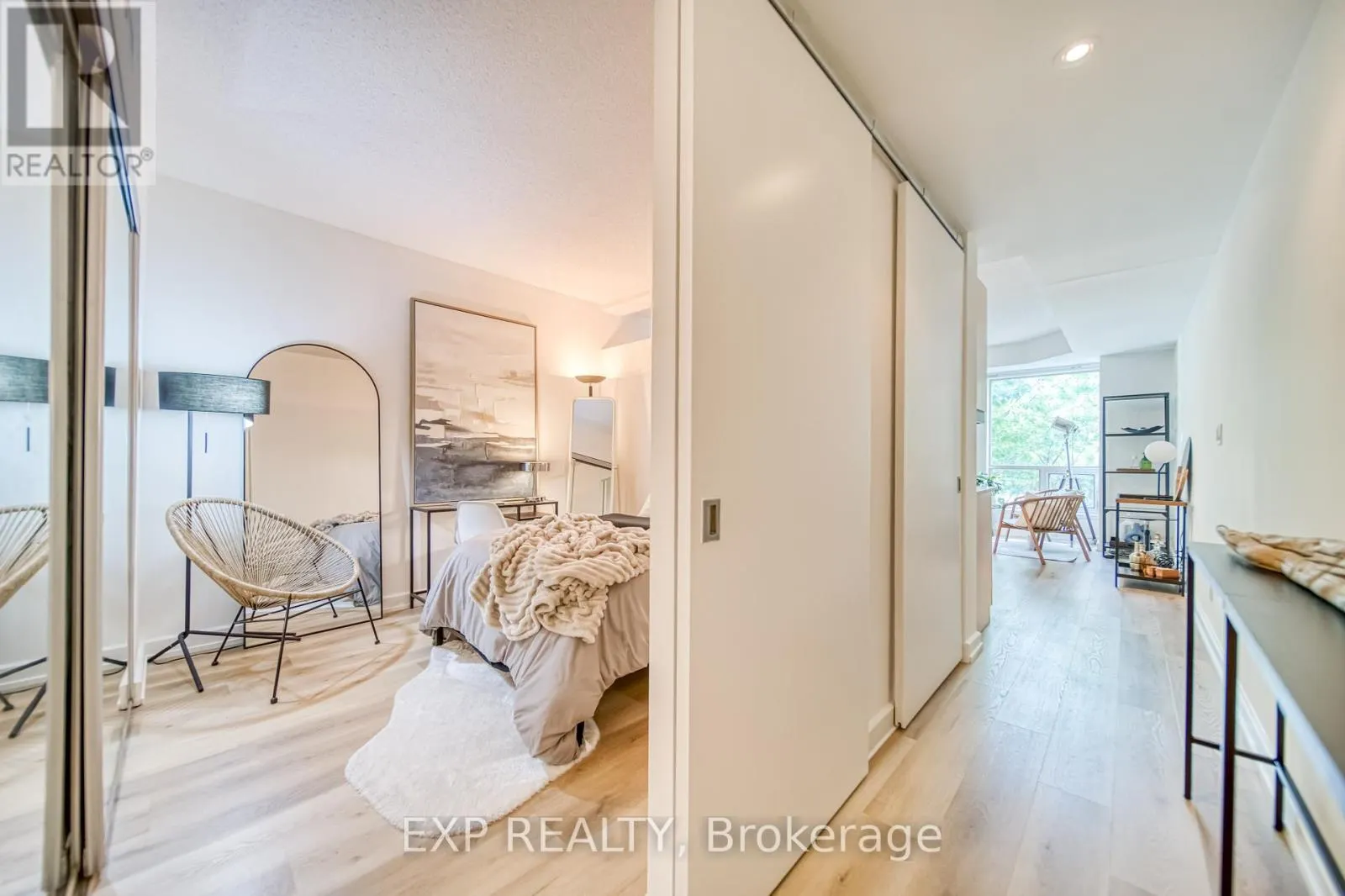 M10 - 350 WELLINGTON STREET W