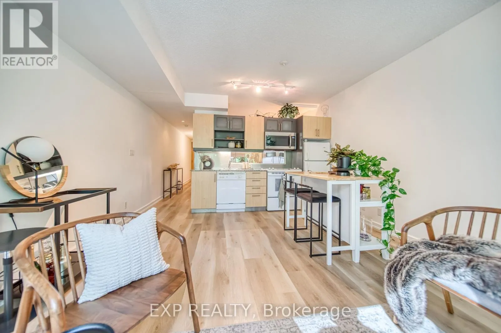 M10 - 350 WELLINGTON STREET W