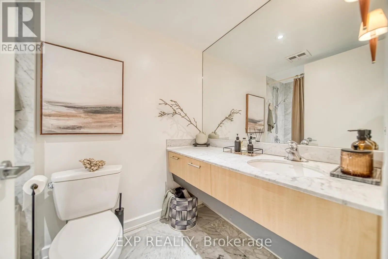 M10 - 350 WELLINGTON STREET W