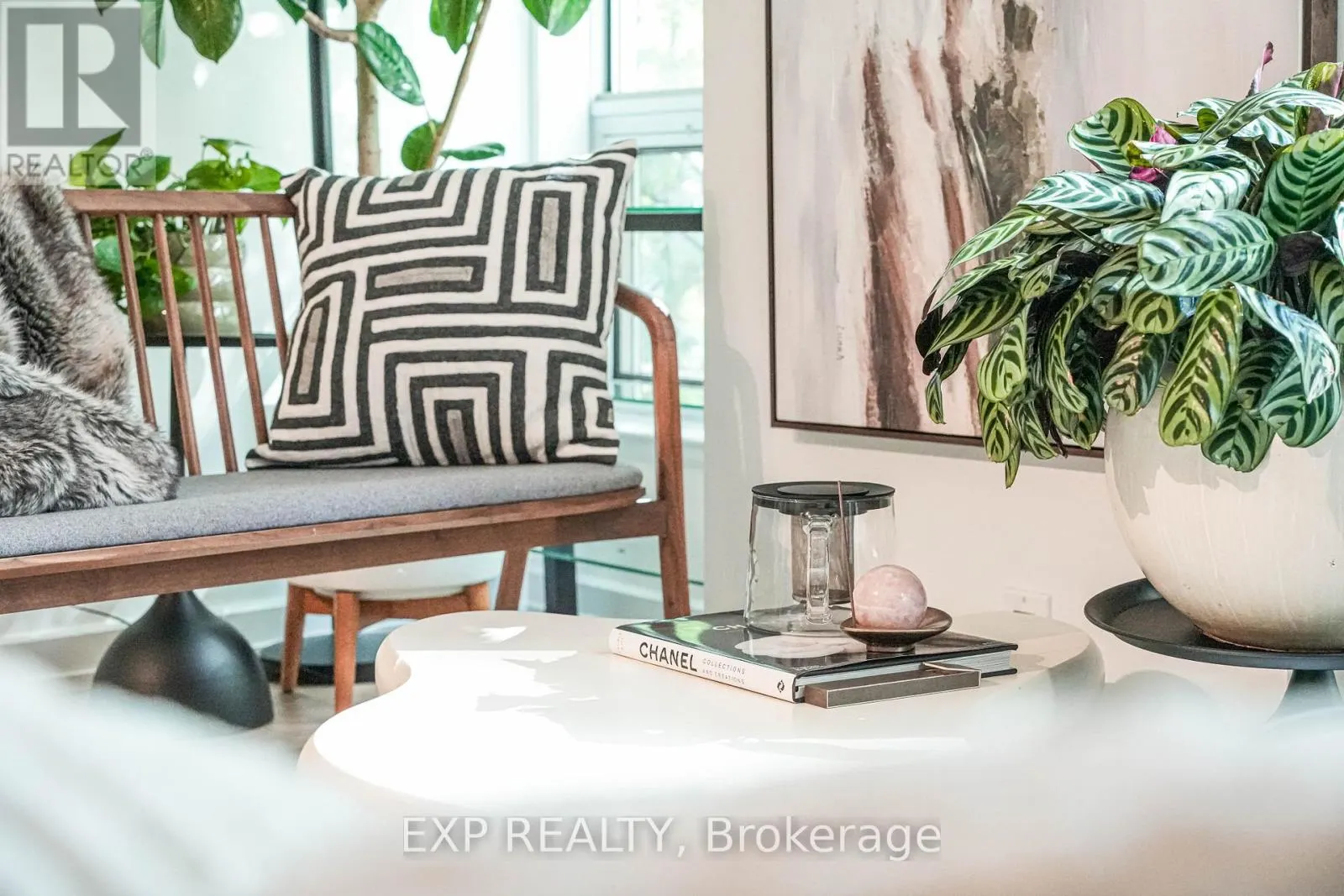 M10 - 350 WELLINGTON STREET W