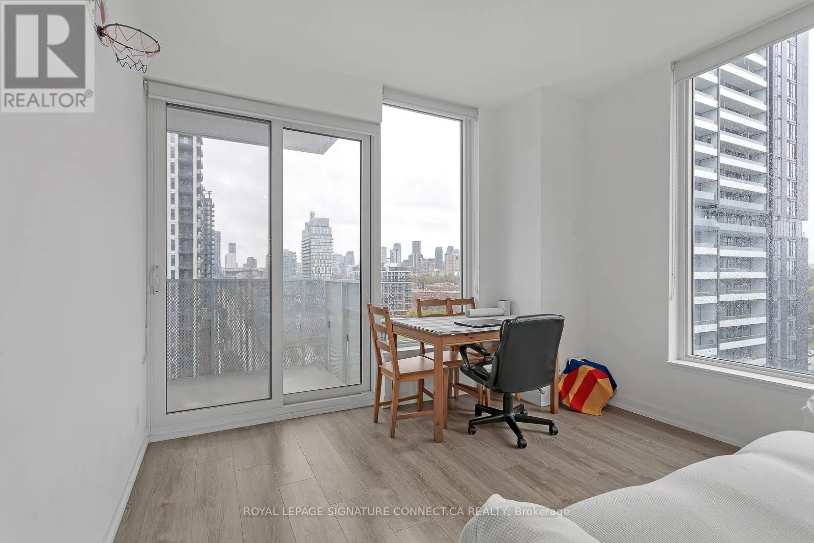 1203 - 20 TUBMAN AVENUE