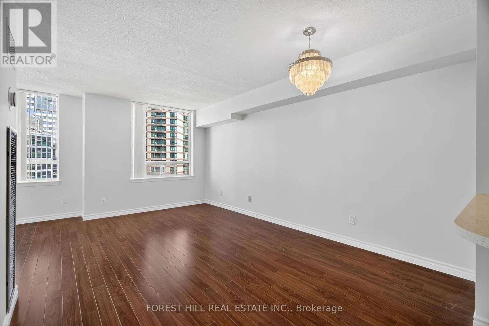 2322 - 633 BAY STREET