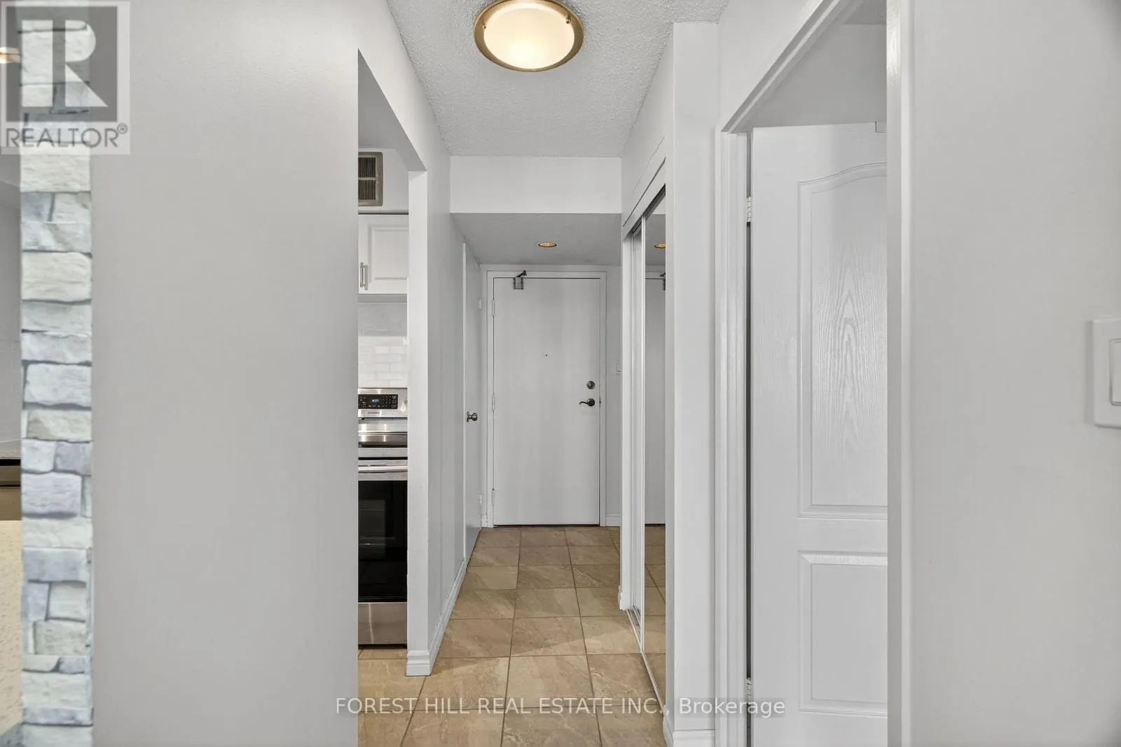 2322 - 633 BAY STREET