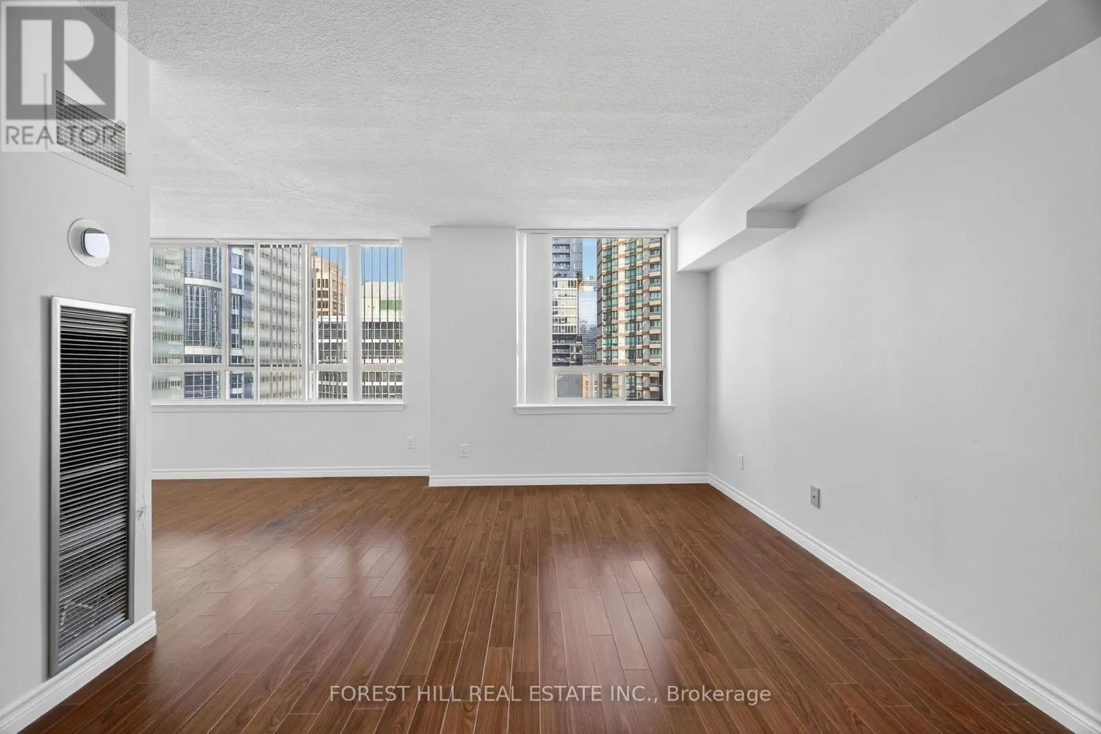 2322 - 633 BAY STREET