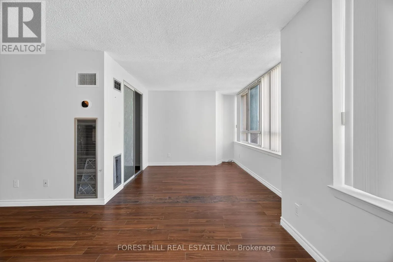 2322 - 633 BAY STREET