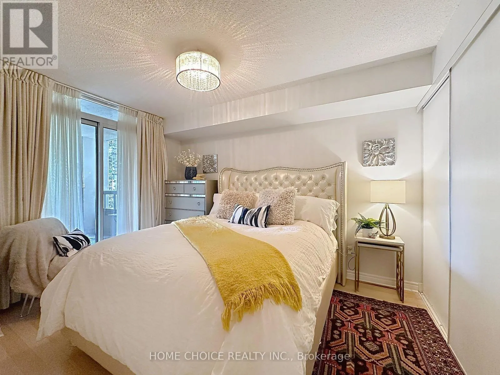215 - 28 EMPRESS AVENUE