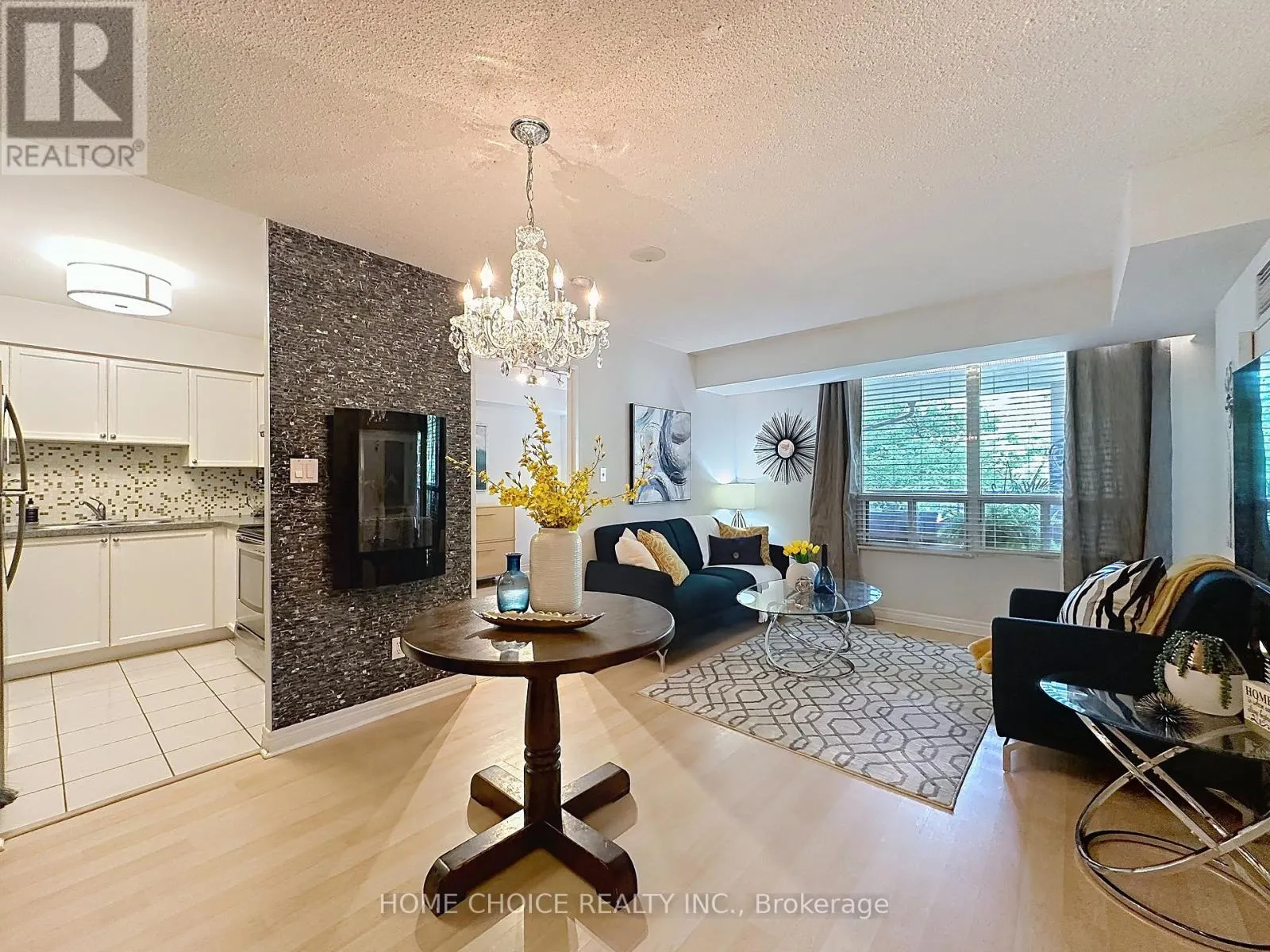 215 - 28 EMPRESS AVENUE