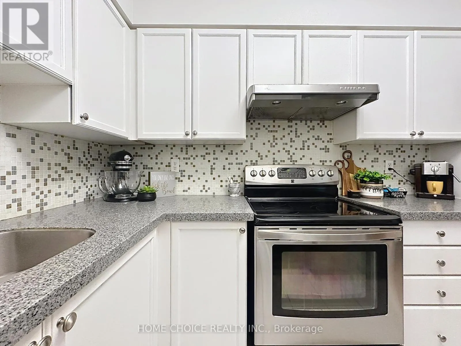 215 - 28 EMPRESS AVENUE