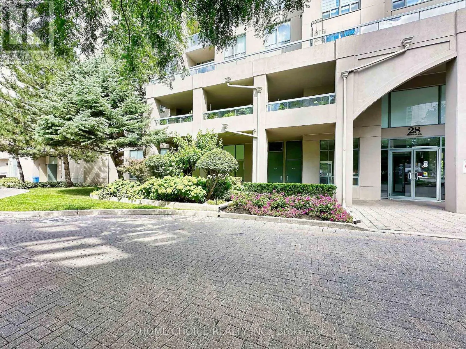 215 - 28 EMPRESS AVENUE