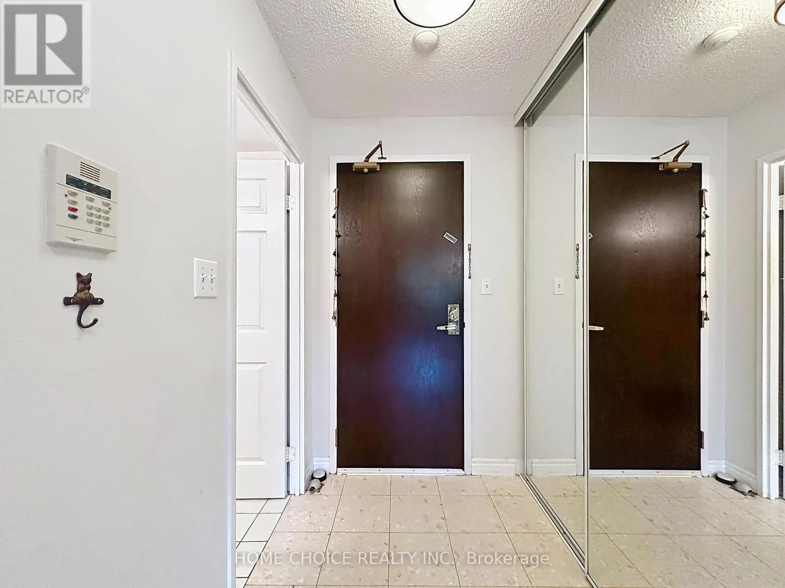 215 - 28 EMPRESS AVENUE