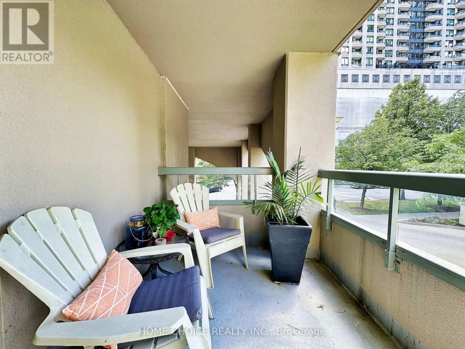 215 - 28 EMPRESS AVENUE