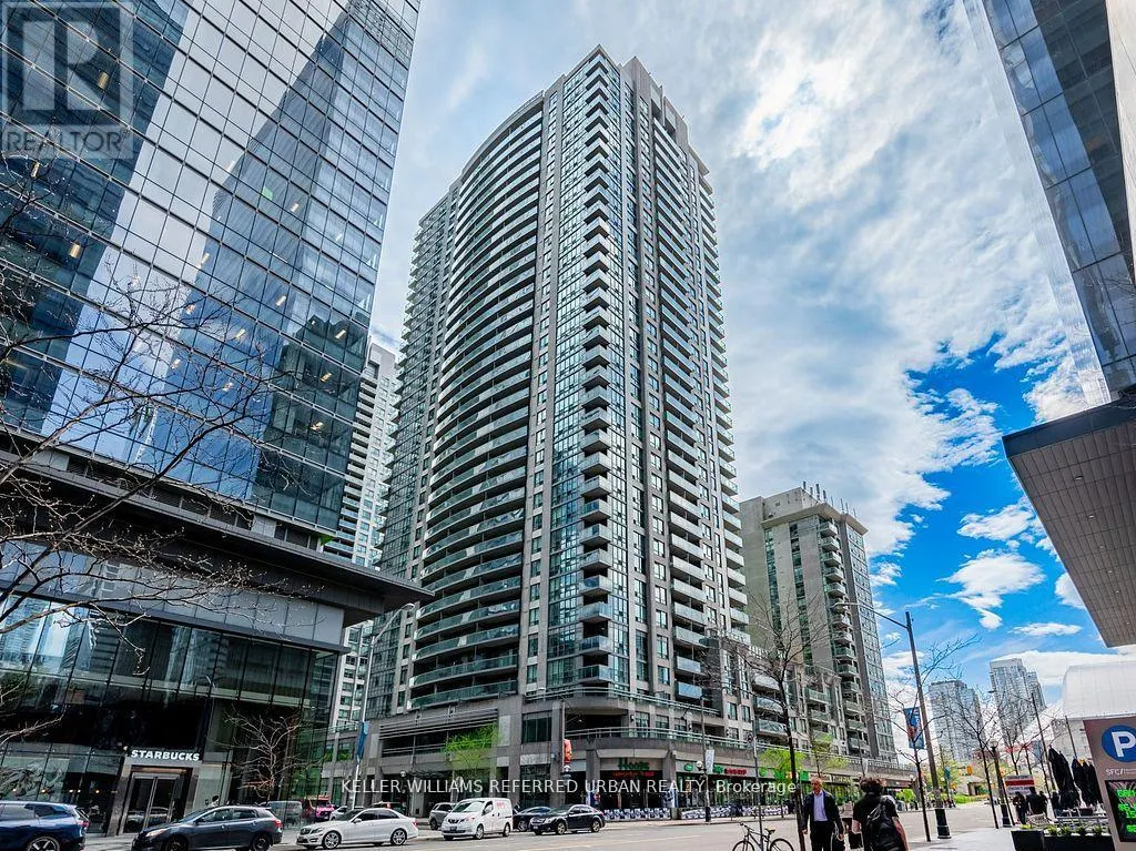 705 - 30 GRAND TRUNK CRESCENT