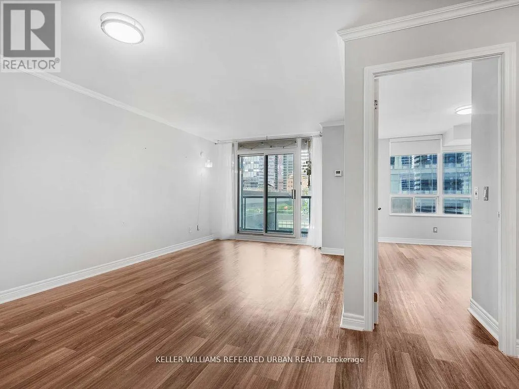 705 - 30 GRAND TRUNK CRESCENT