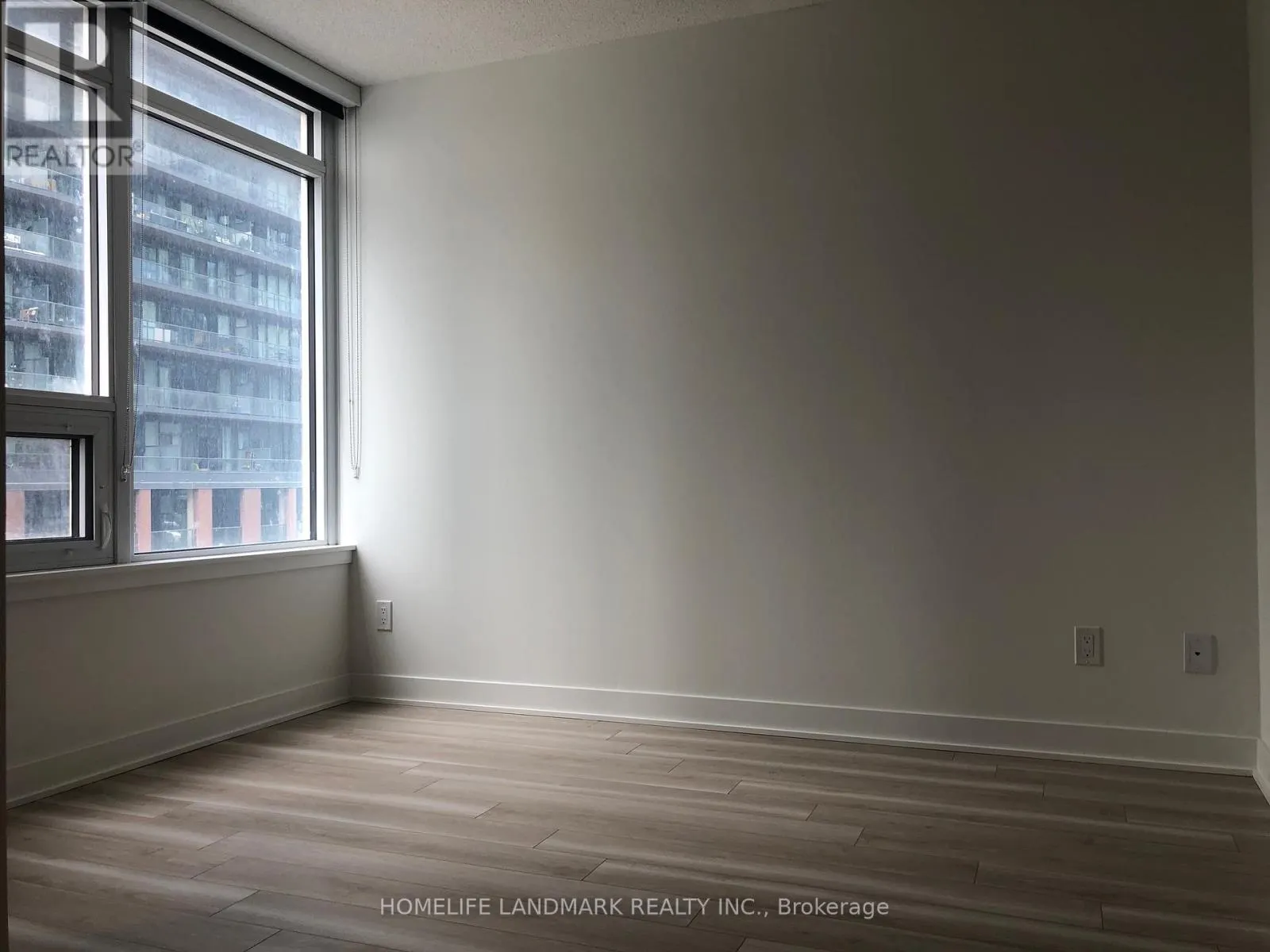 612 - 19 BATHURST STREET