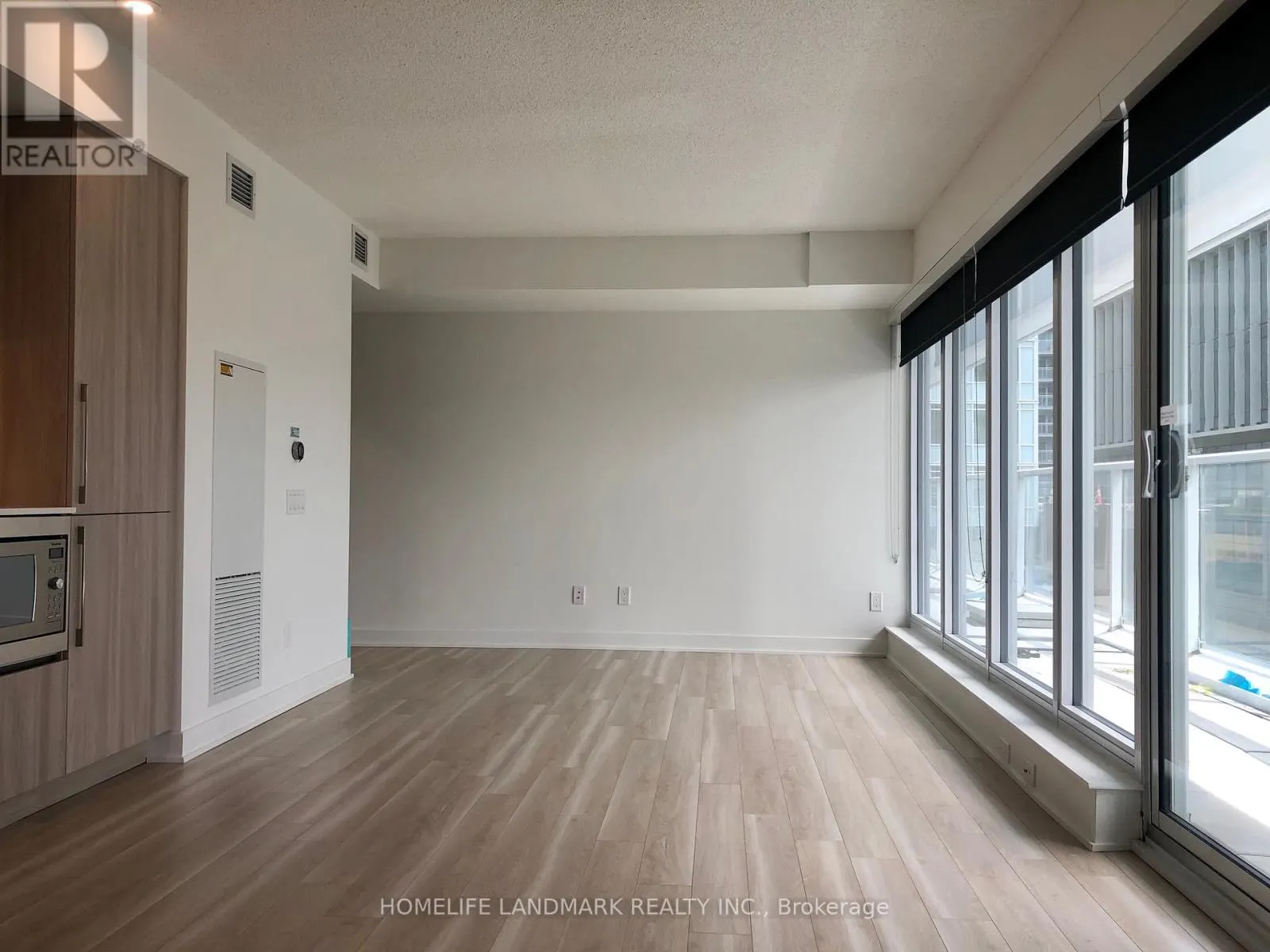 612 - 19 BATHURST STREET