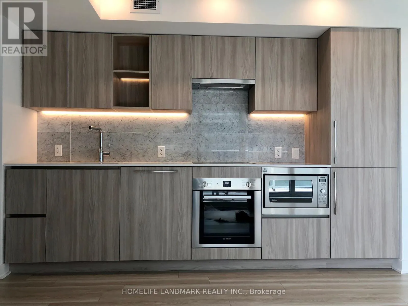 612 - 19 BATHURST STREET