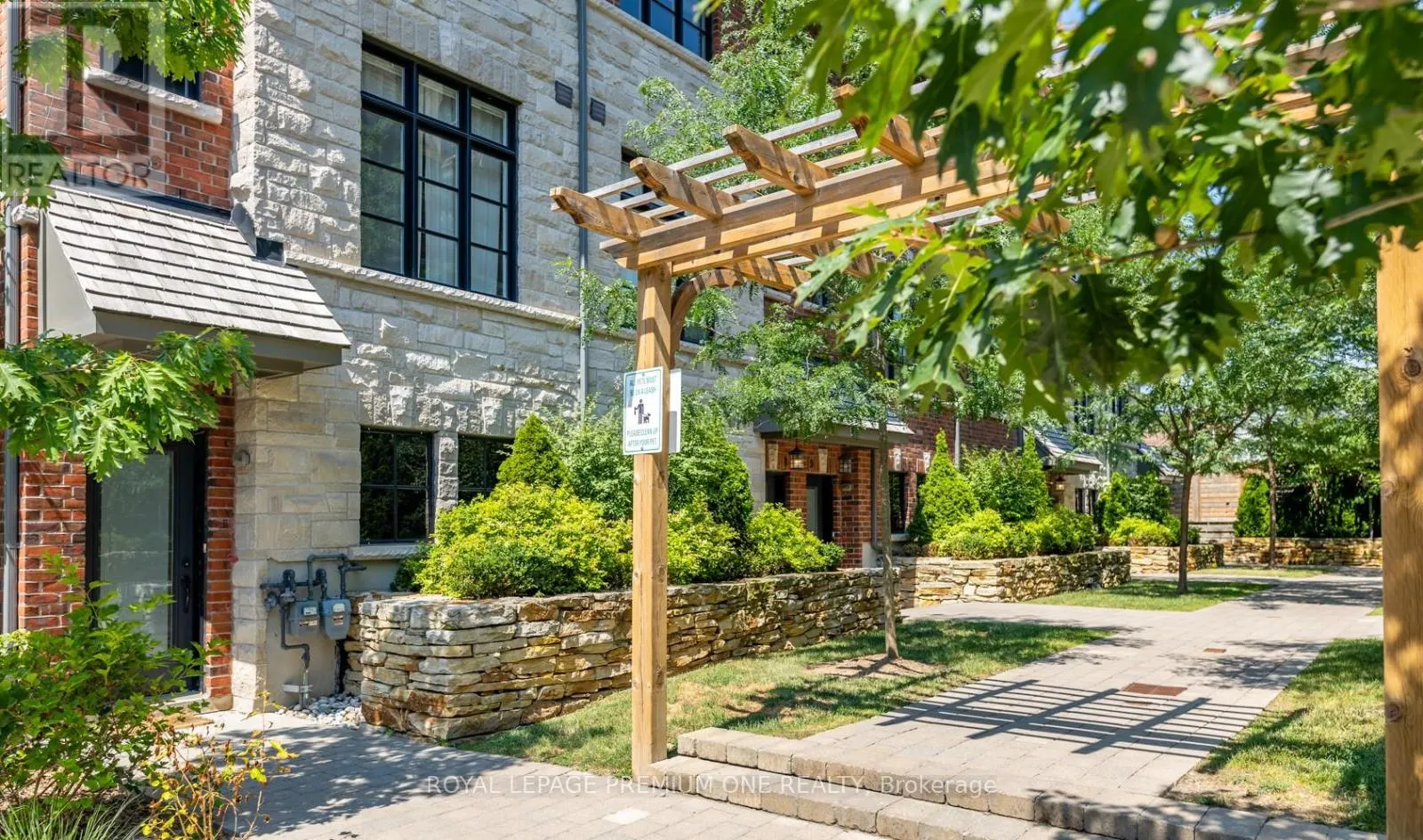 8 - 1145 OSSINGTON AVENUE N