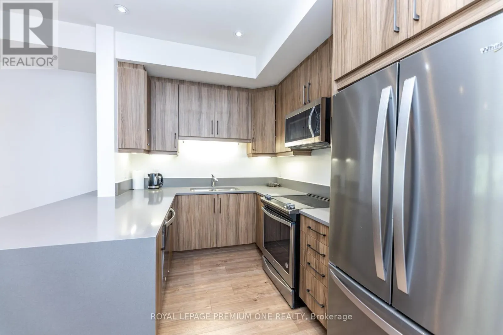 8 - 1145 OSSINGTON AVENUE N