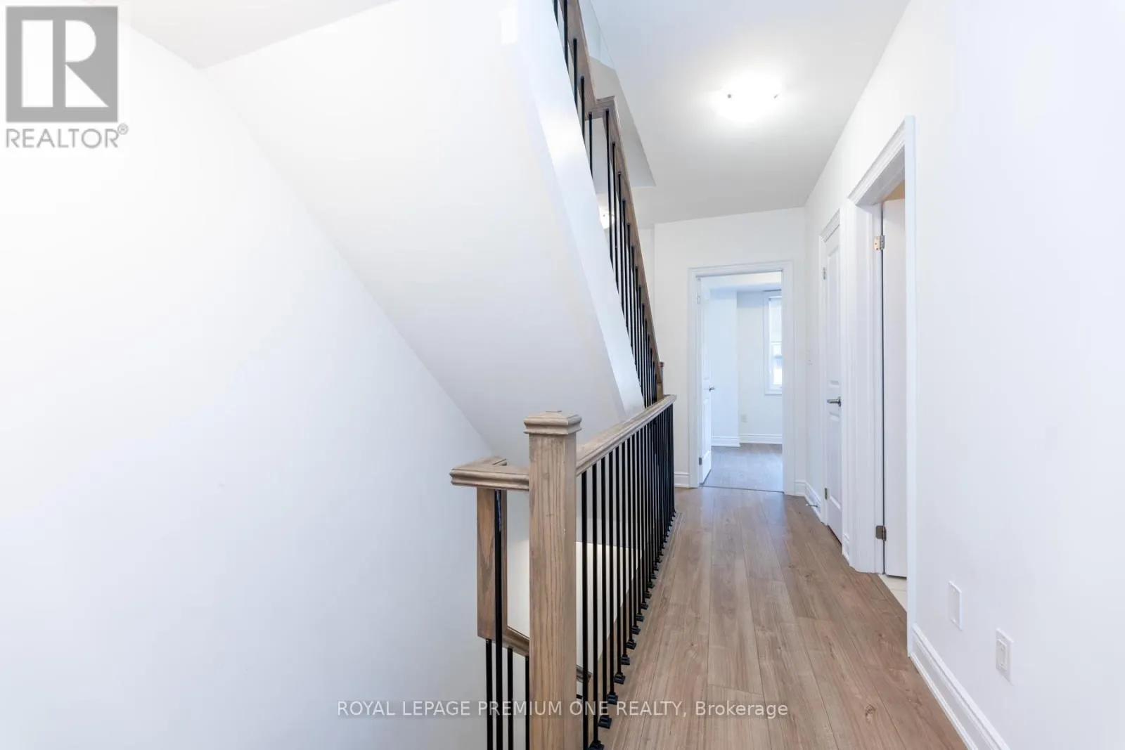 8 - 1145 OSSINGTON AVENUE N