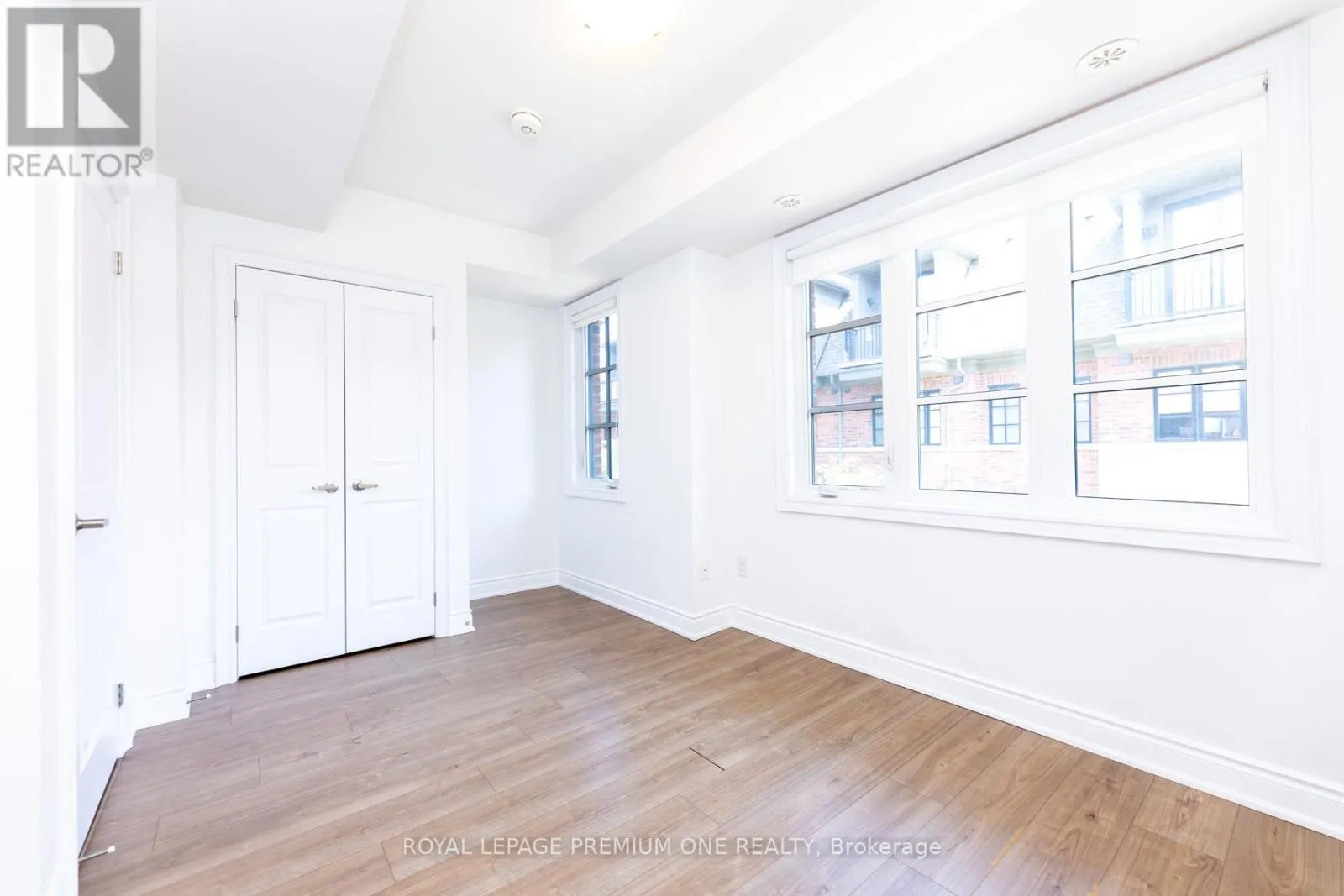 8 - 1145 OSSINGTON AVENUE N